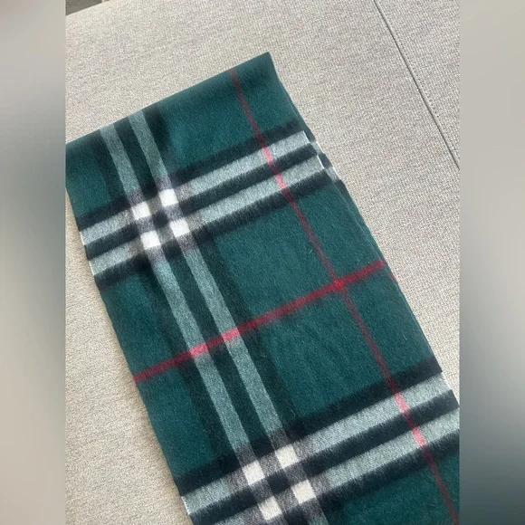 Vintage Burberry Check Cashmere Scarf - Picture 2 of 4